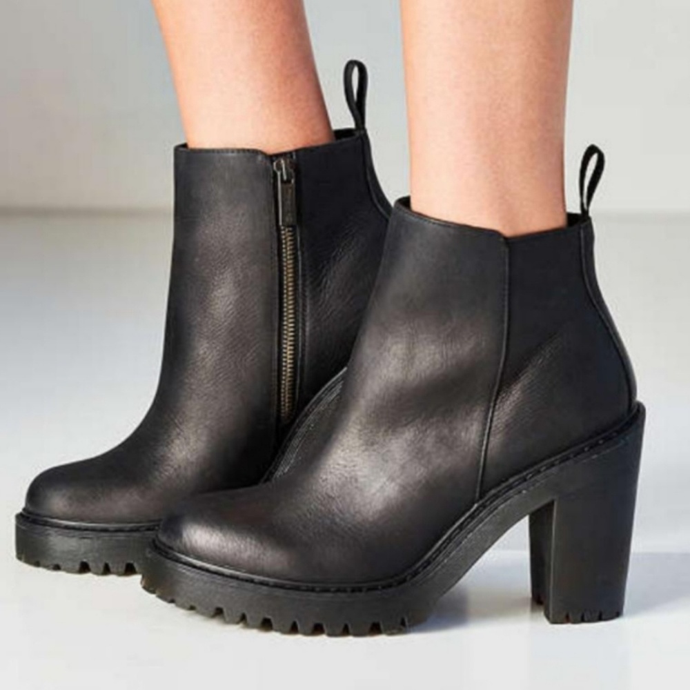 New Dr. Martens Magdalena Heeled Ankle Boot 9